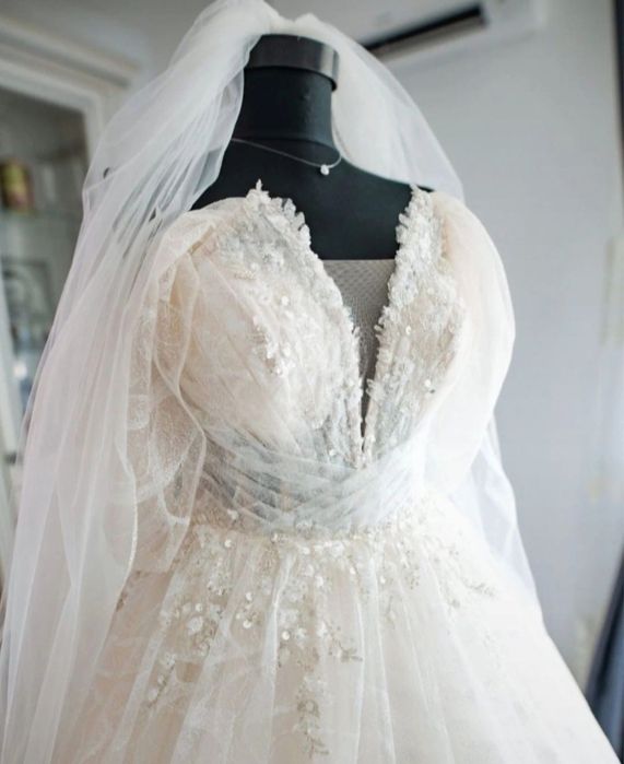 Rochie de mireasa cu trena si corset