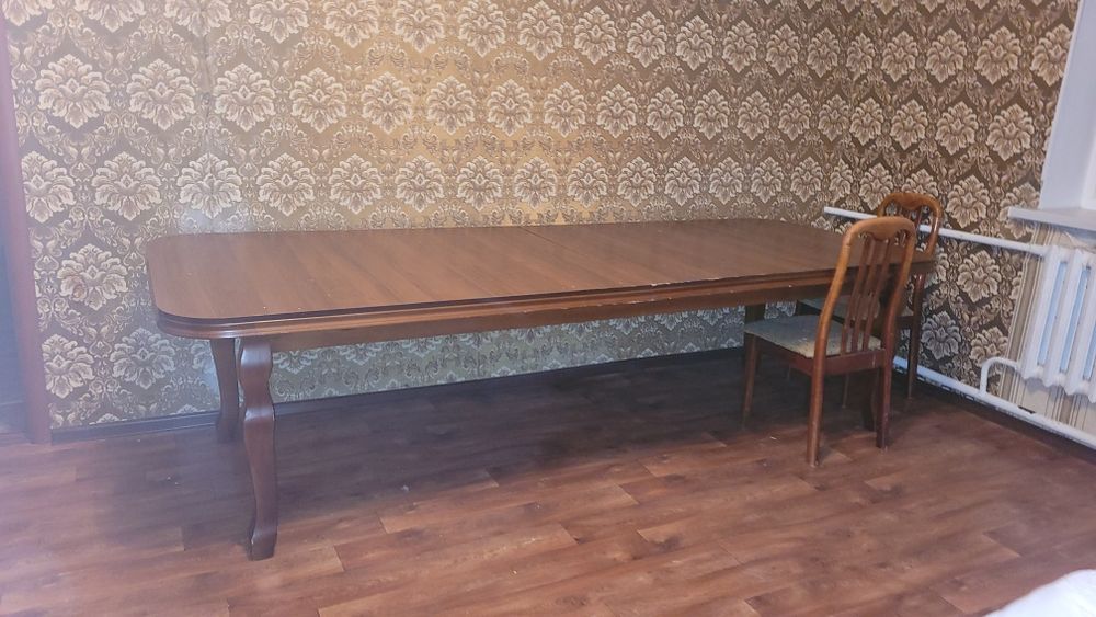 Продаются стол и стулья
