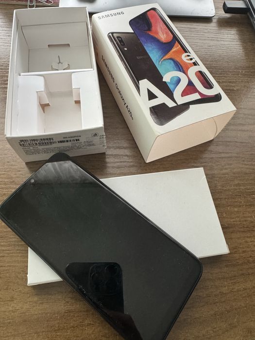 Продавам SAMSUNG Galaxy A20e