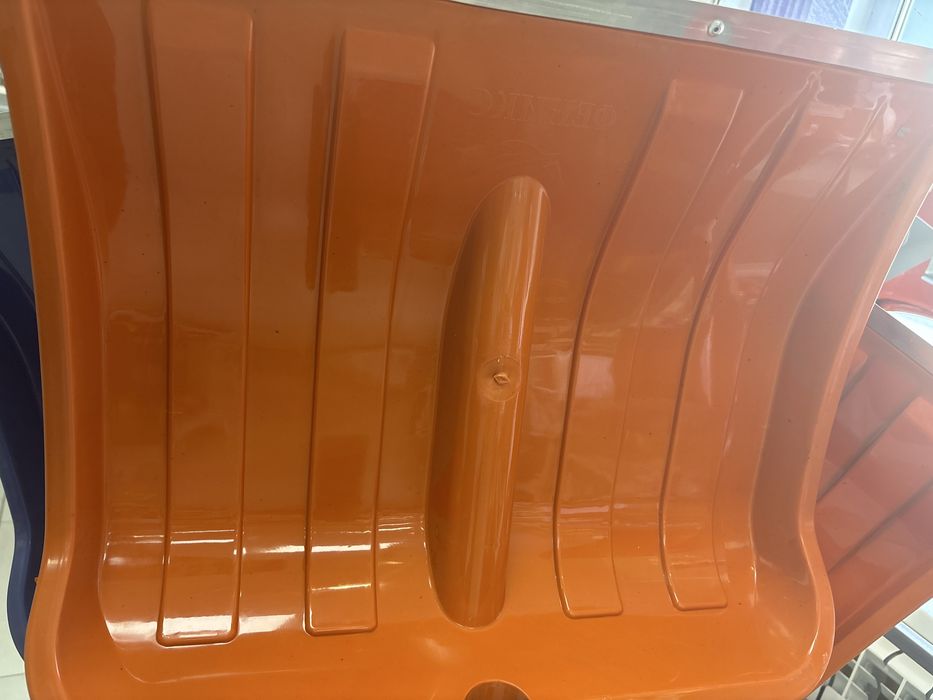 Лопаты для снега и скребок