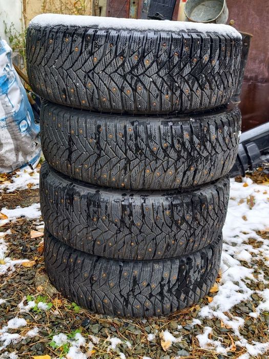 Продам комплект зимних шин с дисками