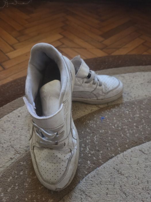 Adidasi puma copii sunt buni purtati cu arici albi fara talpici