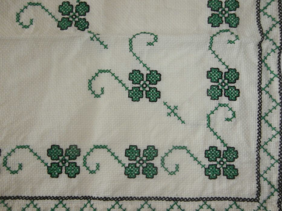 Домашно изработени ретро аксесоари за мебели и други от това време