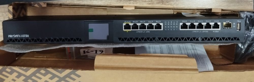 Роутер Mikrotik RB2011