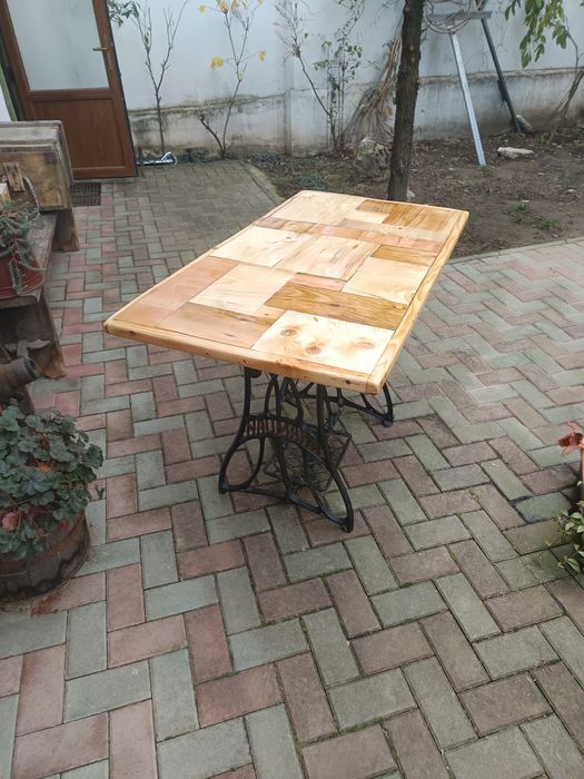 Masa sau birou blat artizanal și mașină de cusut