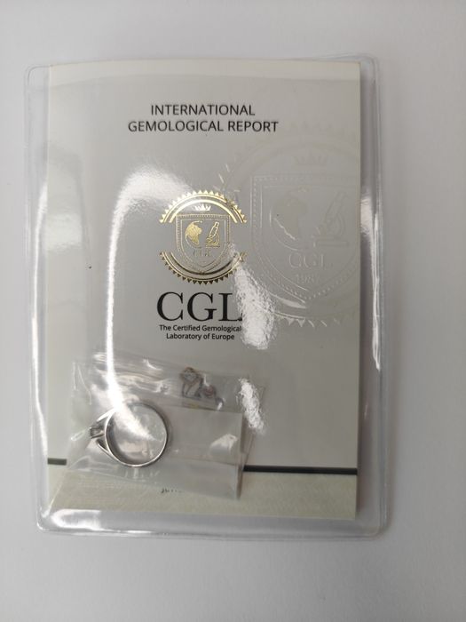 Пръстен от 14к бяло злато 52 мм, цен. диамант 0.20 ct.