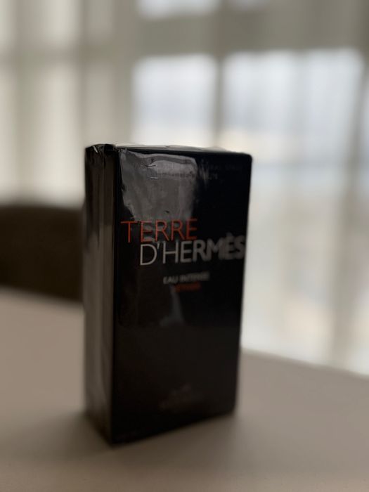 Чисто нов мъжки парфюм