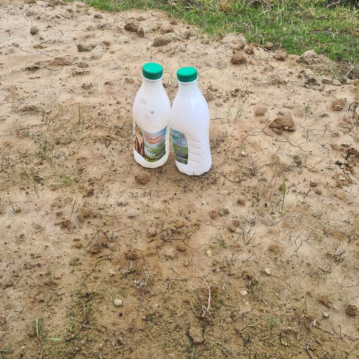 Продажа полиэтиленовых бутылок.