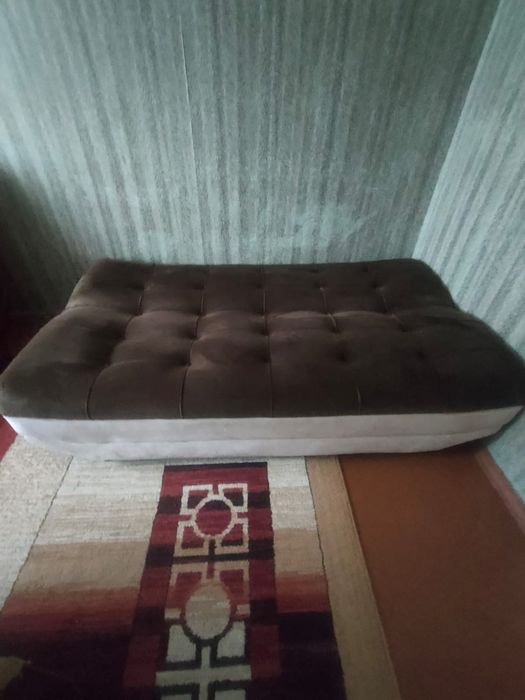 Продам два дивана.