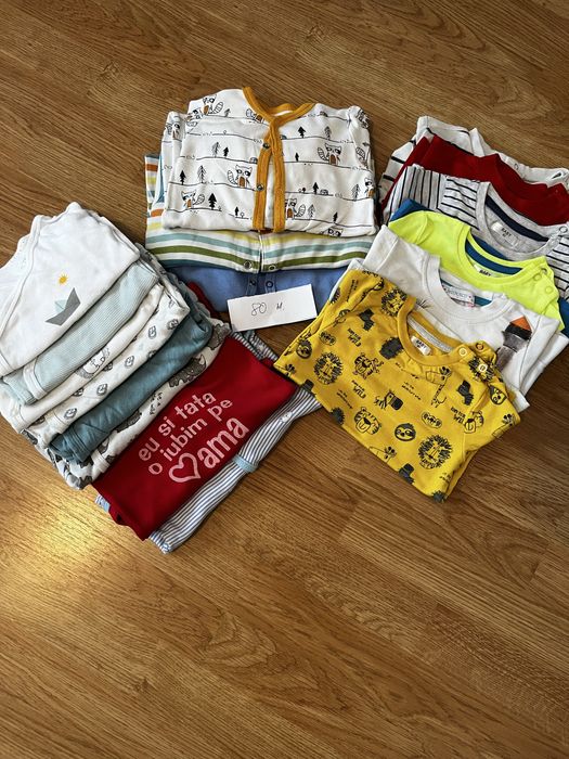 Haine bebe 0-12 luni in stare foarte buna