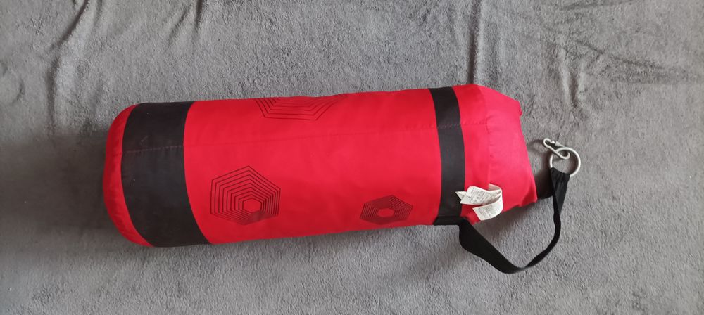 Боксова круша и ръкавици