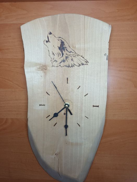 Дървен Часовник-Ръчно Изработен и Гравиран!