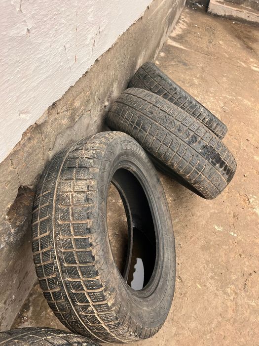 Шины комплект срочно продам