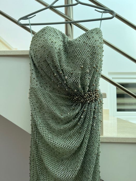 Блестяща рокля в светло зелено