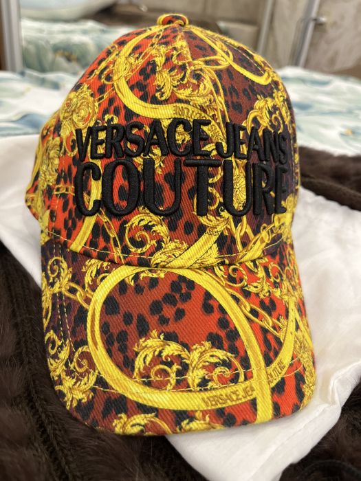 Оригинални шапка и колан Versace Jeans Couture