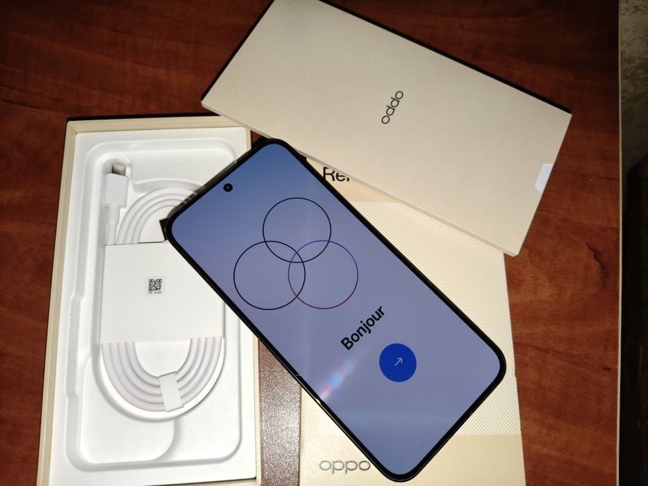 Продавам Oppo Reno 13