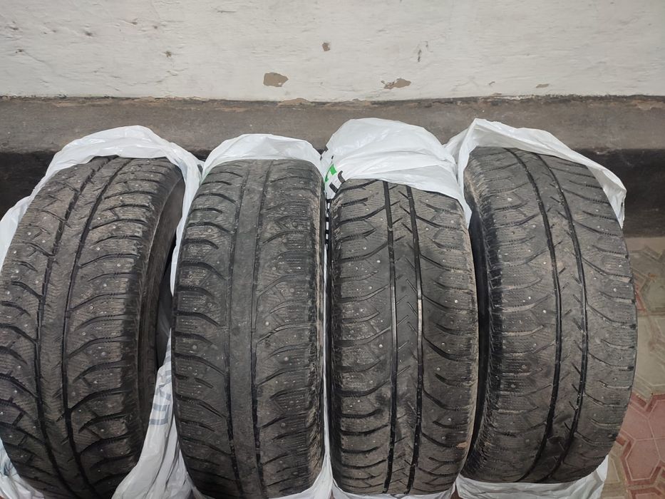 Продам зимнии шины