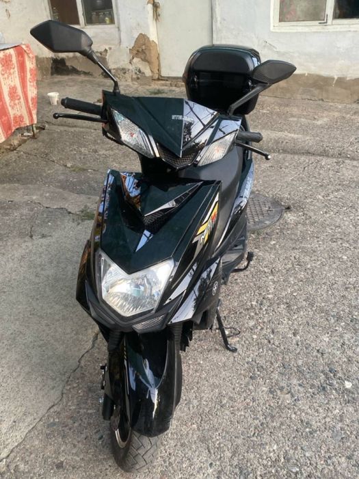 Продам скутер Maxi 125кубов