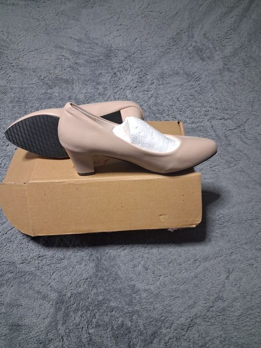 Продам женские туфли