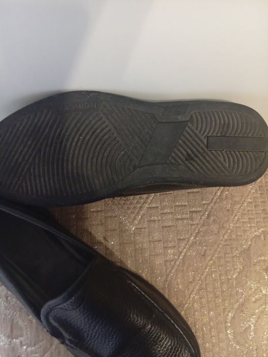 Обувь продается мальчику