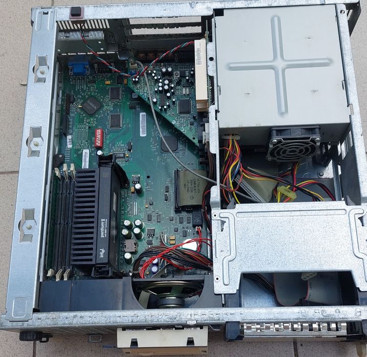 Ретро настолен компютър  HP Vectra