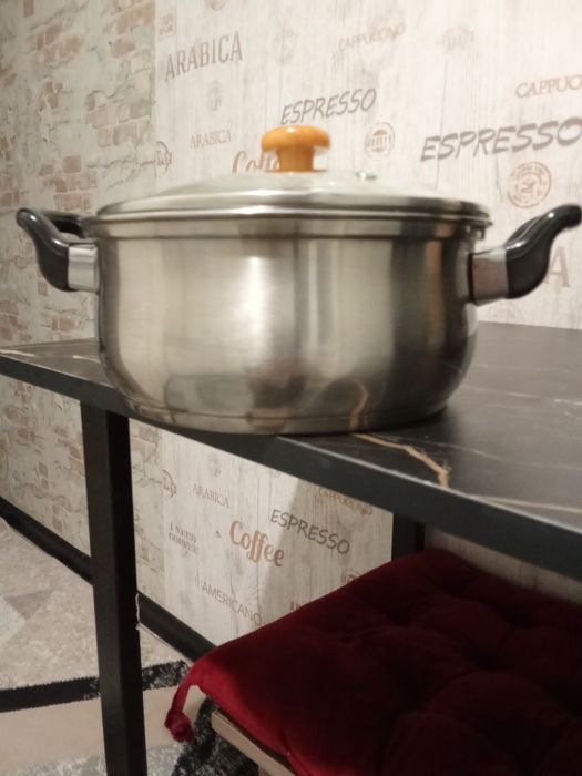 Продам кастрюлю нержавеющая сталь