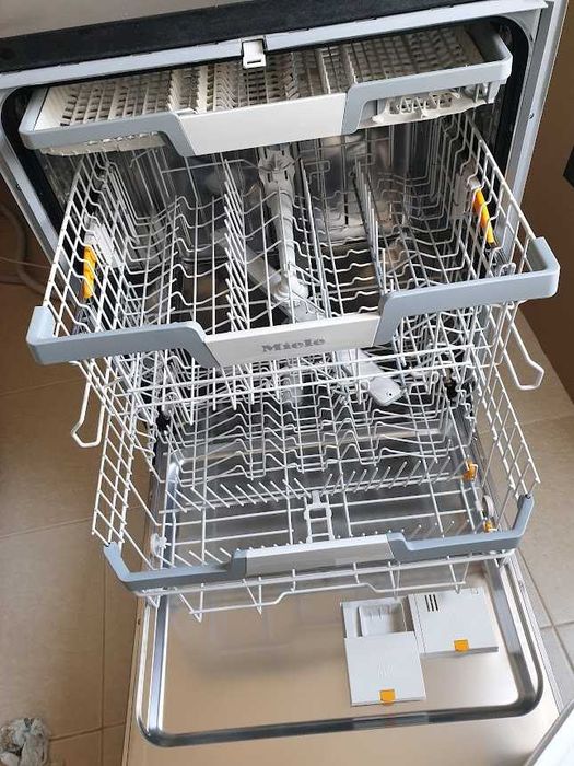 XXL Съдомиялна Miele - Auto Open - 14 Комплекта - Частично Вграждане