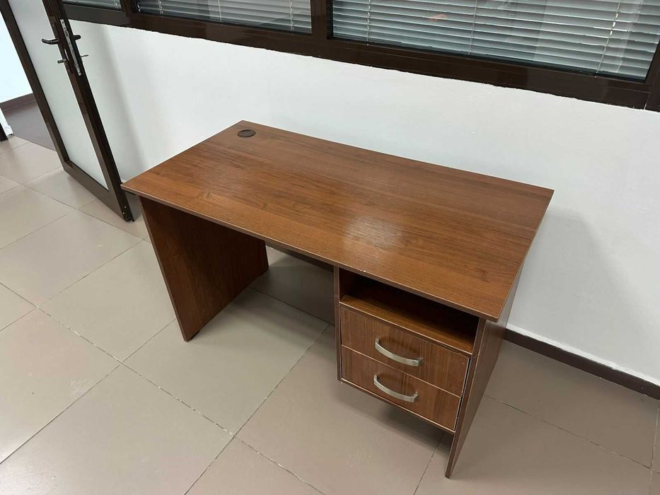 Продаю стол офисный