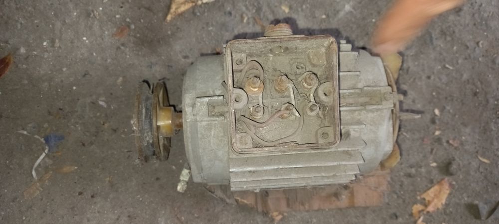 Продам электро двигатель.