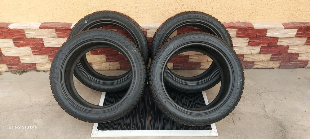 Продам зимние шины 215/50/R17