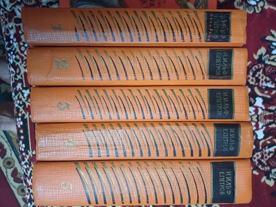 Книги разного жанра,и формата.