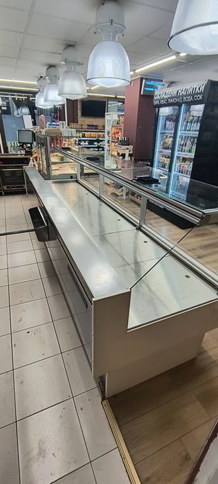 Хладилна витрина щандова