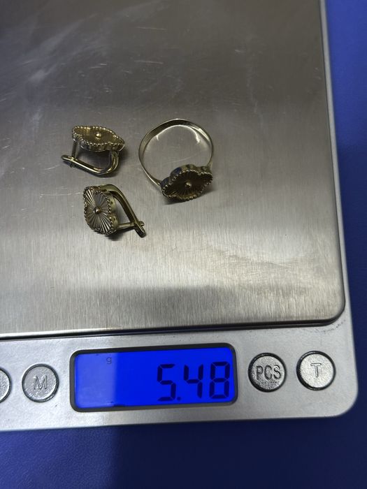 Узук ва зирак сотилади. 585 проба тилла