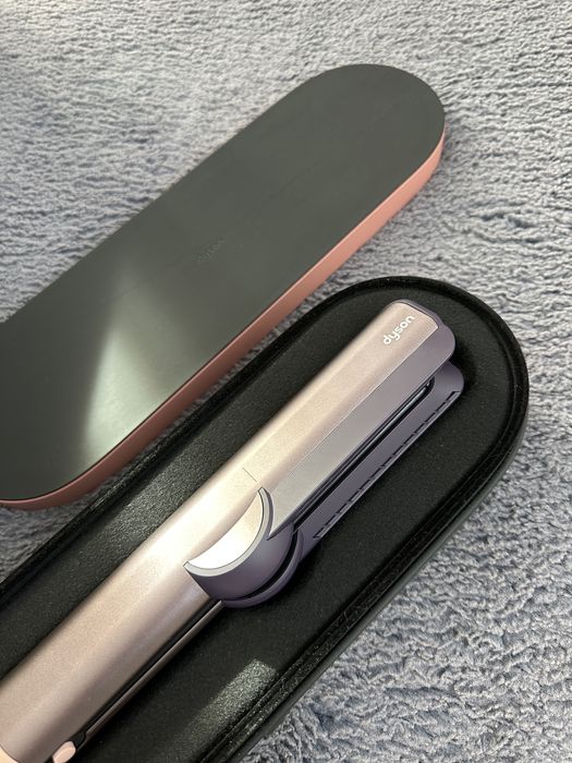 Dyson airstrait- folosita doar de cateva ori, stare excelenta.