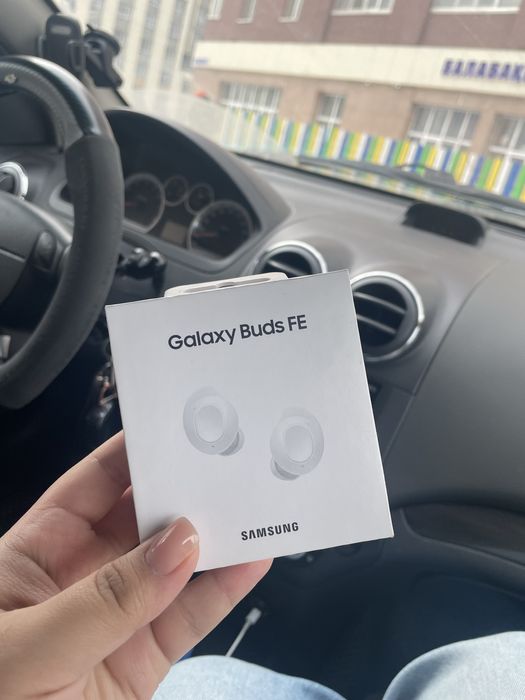 Продам наушники samsung galaxy buds fe
