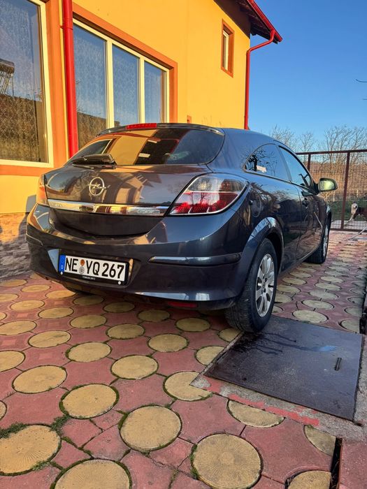 Opel Astra GTC 2010
