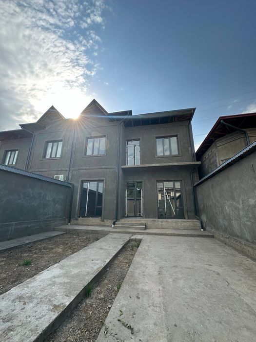 Участка сотилади, каробка ҳолатда. 4 та хона, 2 сотих. Нархи — 125 000