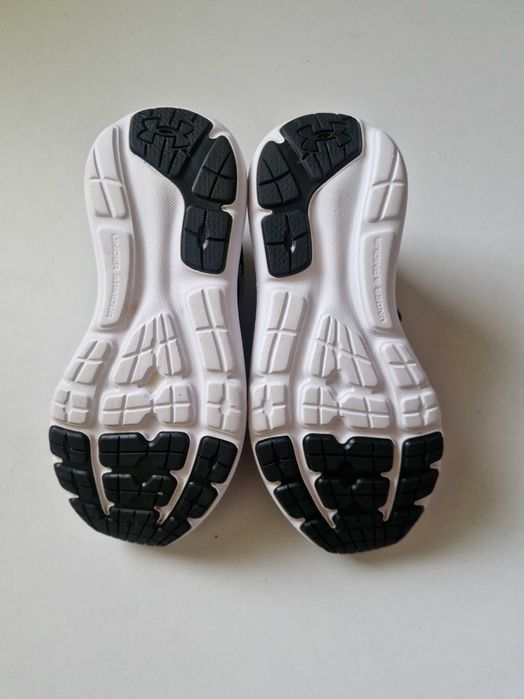 Under Armour Surge 3 оригинални маратонки