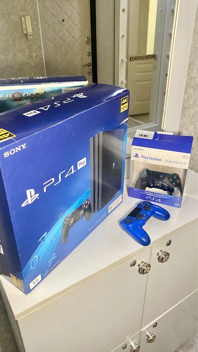 PS4 сатылады + 4 ойын + 2 джойстик