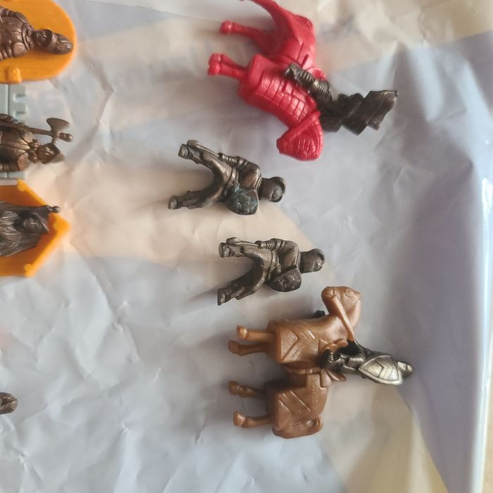 Киндеры металлические.