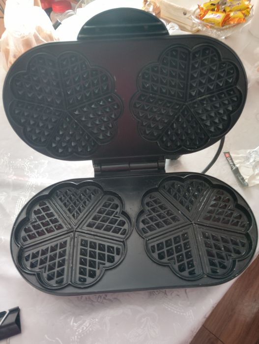 Вафельница в отличном состоянии