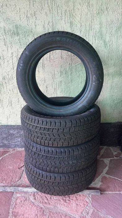 Продам б/у комплект шин