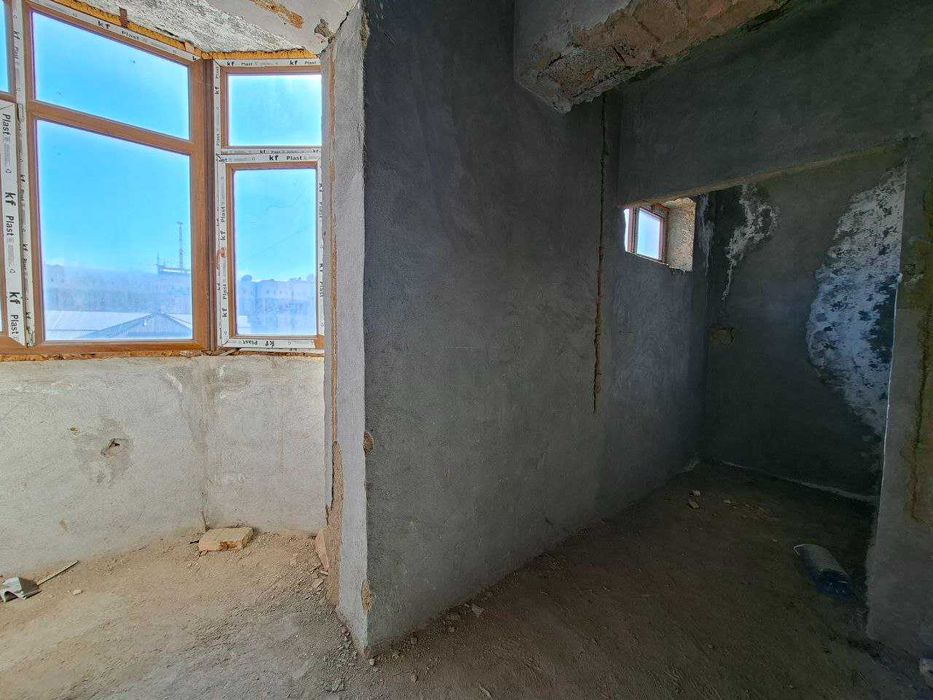 3х комнатная квартира 124кв/м в состоянии коробки, Микрорайон