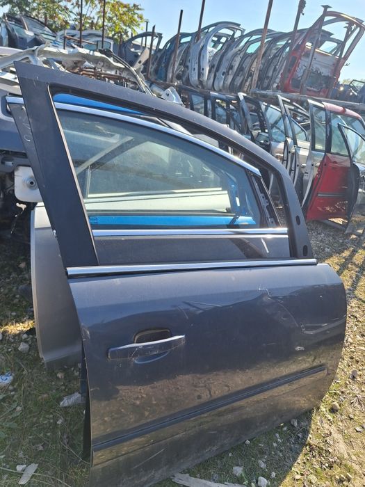 Предна лява врата Opel Zafira B / Опел Зафира Б 2006г.