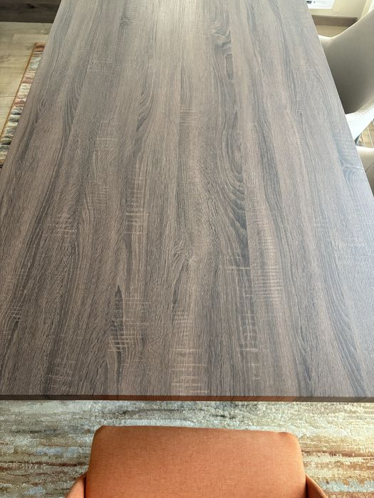 Трапезни столове и маса