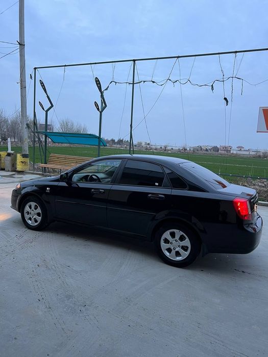 Chevrolet Gentra qora GBO