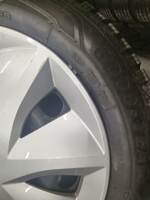 4 anvelope iarna Goodyear 205 55 16 stare buna