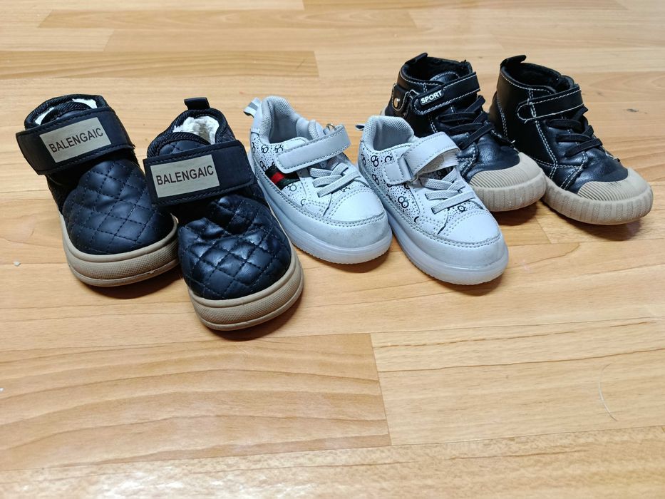 Продам детскую обувь