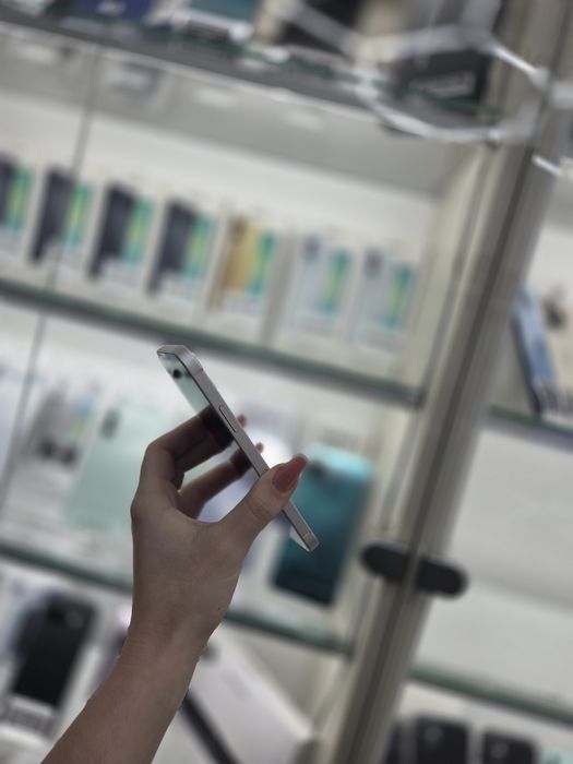 Humor GSM oferă spre vânzare / iPhone 12 / 128 GB / White / Baterie 100% / Garanție 12 luni / Rate