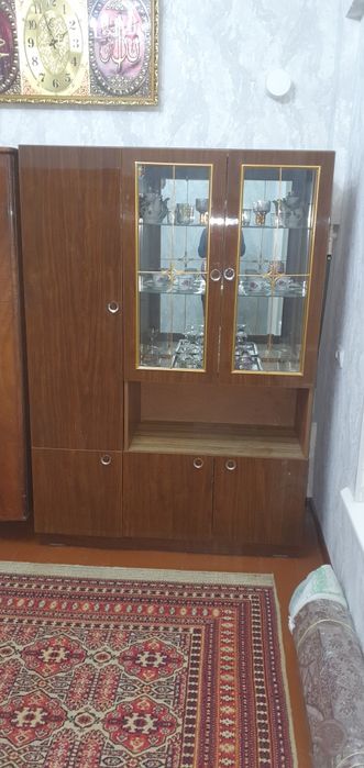 Сервант продаётся.